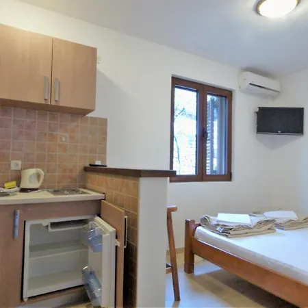 Apartment A&n *
